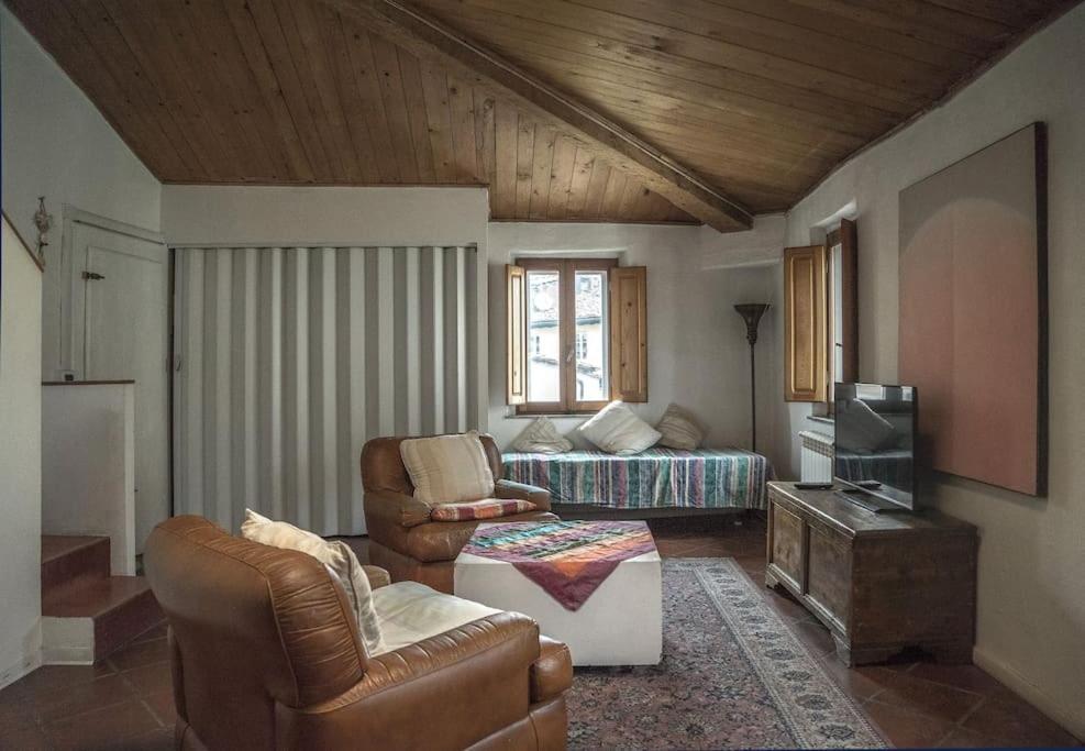Location * Lucca